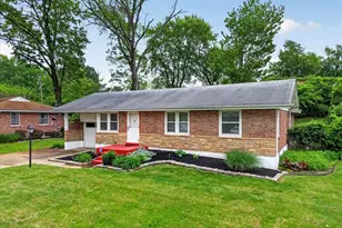 10312 Seaton Dr, Bellefontaine Neighbors, MO 63137 - Photo 4
