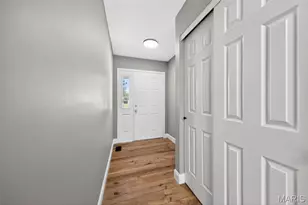 549 Rancho Ln, Florissant, MO 63031 - Photo 6