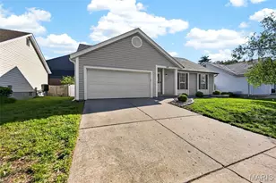 549 Rancho Ln, Florissant, MO 63031 - Photo 4