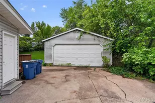 10253 Green Valley Dr, Saint Louis, MO 63136 - Photo 6