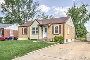 4 Duchesne Dr, Florissant, MO 63031 - Photo 2