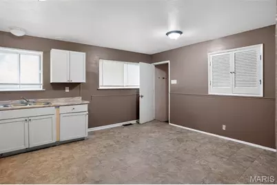 1752 Hudson Road, Saint Louis, MO 63136 - Photo 10