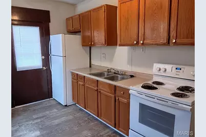 125 S 5th Street, Saint Charles, MO 63301 - Photo 2