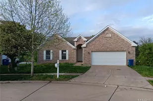 318 Coventry Trail Ln, Maryland Heights, MO 63043 - Photo 2