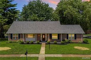 1029 Fernway Ln, Creve Coeur, MO 63141 - Photo 1