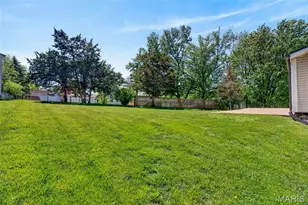 12538 Parkway Acres Ct, Maryland Heights, MO 63043 - Photo 36