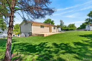 12538 Parkway Acres Ct, Maryland Heights, MO 63043 - Photo 32