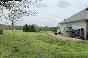 24306 Parade Dr, Lebanon, MO 65536 - Photo 4