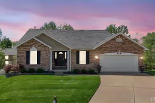 643 Country Squire Cir, Saint Peters, MO 63376 - Photo 2