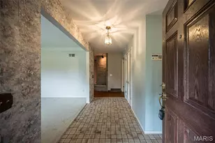 336 Hackmann Ln, Creve Coeur, MO 63141 - Photo 8