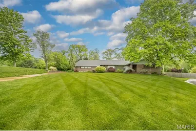336 Hackmann Lane, Creve Coeur, MO 63141 - Photo 4