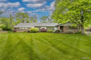 336 Hackmann Ln, Creve Coeur, MO 63141 - Photo 1