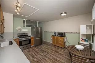 12167 Parkwood Pl, Maryland Heights, MO 63043 - Photo 10