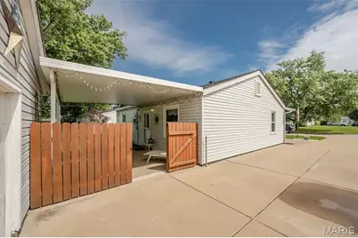 12167 Parkwood Place, Maryland Heights, MO 63043 - Photo 28