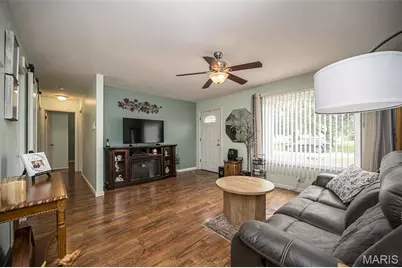 12167 Parkwood Place, Maryland Heights, MO 63043 - Photo 6