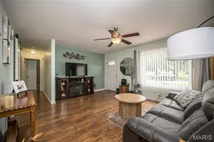 12167 Parkwood Pl, Maryland Heights, MO 63043 - Photo 6
