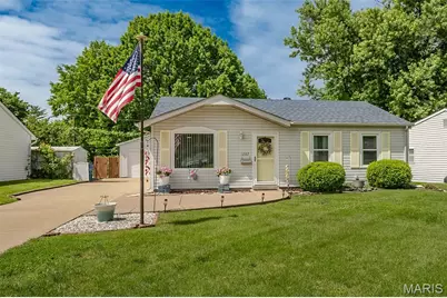 12167 Parkwood Place, Maryland Heights, MO 63043 - Photo 2