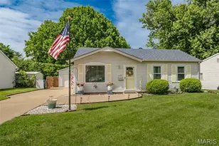 12167 Parkwood Pl, Maryland Heights, MO 63043 - Photo 2