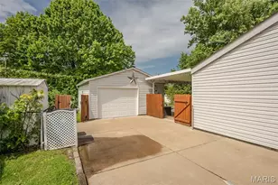 12167 Parkwood Pl, Maryland Heights, MO 63043 - Photo 30