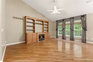 5604 Hillcamp Ct, Saint Louis, MO 63128 - Photo 8