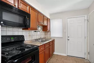 8211 Montreal Dr, Saint Louis, MO 63132 - Photo 18