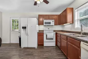 615 Perry St, De Soto, MO 63020 - Photo 8