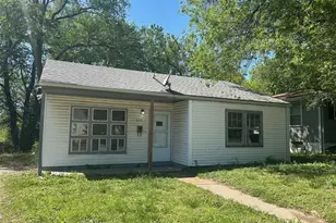 305 Mueller Ave, Saint Louis, MO 63135 - Photo 1