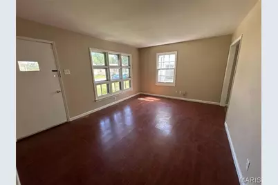 305 Mueller Avenue, Saint Louis, MO 63135 - Photo 4