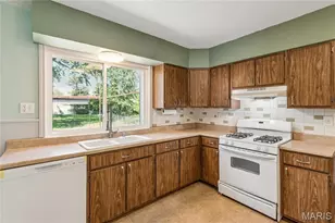 1275 St Mark Dr, Florissant, MO 63031 - Photo 12