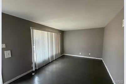 1082 Fontaine Place, Saint Louis, MO 63137 - Photo 2