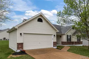 241 Huntsdale Dr, Wentzville, MO 63385 - Photo 2