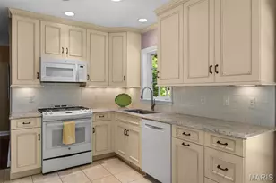 29 Thorndell Dr, Saint Louis, MO 63117 - Photo 16