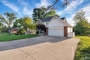 8679 General Grant Ln, Crestwood, MO 63123 - Photo 2