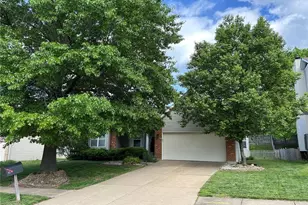 10 President Dr, O'Fallon, MO 63368 - Photo 2