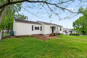 10220 Tappan Dr, Saint Louis, MO 63137 - Photo 6