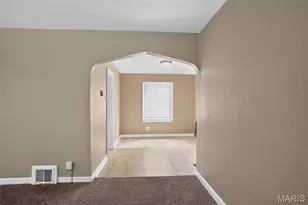 2049 Coleridge Dr, Saint Louis, MO 63136 - Photo 8