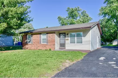 1618 Patterson Road, Florissant, MO 63031 - Photo 1