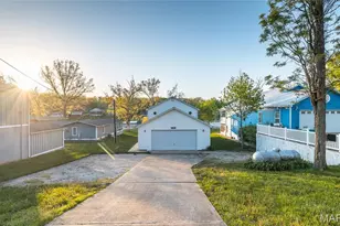1938 Lakeshore Dr, Cuba, MO 65453 - Photo 2