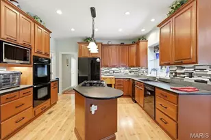 2013 La Chelle Ct, Saint Louis, MO 63146 - Photo 2
