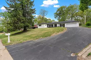 7308 Shiloh Ln, Affton, MO 63123 - Photo 12