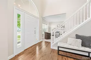 2412 Parkmoor Ct, Des Peres, MO 63021 - Photo 4
