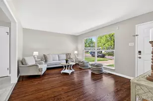 390 Versailles Dr, Florissant, MO 63031 - Photo 10