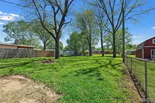 390 Versailles Dr, Florissant, MO 63031 - Photo 22