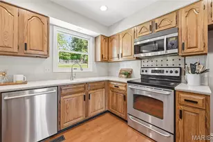 180 Spring Oaks Dr, Ballwin, MO 63011 - Photo 4