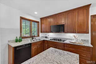 395 Royal Valley Dr, Creve Coeur, MO 63141 - Photo 10