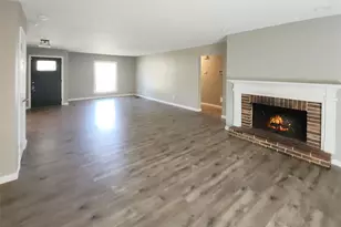 3660 Parc Chateau Ln, Saint Louis, MO 63033 - Photo 2