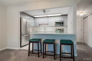 942 Guelbreth Lane, Creve Coeur, MO 63141 - Photo 2