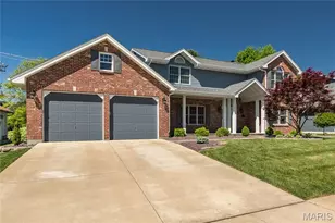 22 Huntington Pkwy, Saint Charles, MO 63301 - Photo 2