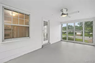 10200 Coburg Lands Dr, Bellefontaine Neighbors, MO 63137 - Photo 6
