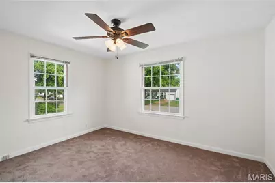 10200 Coburg Lands Drive, Bellefontaine Neighbors, MO 63137 - Photo 8